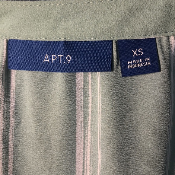 Women’s Green and White Blouse - Picture 3 of 3